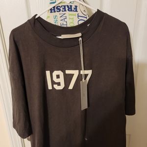 Mens Essentials  Tee iron 1977 size XL